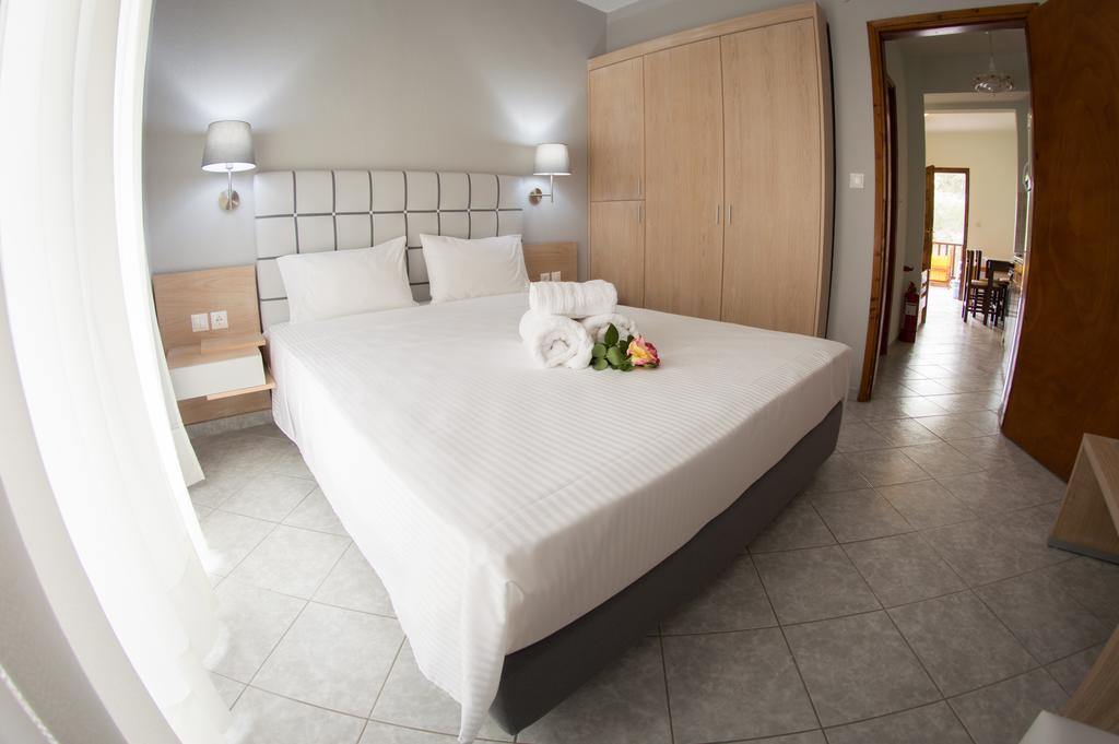 Aegialis Apartments Vourvourou Eksteriør bilde